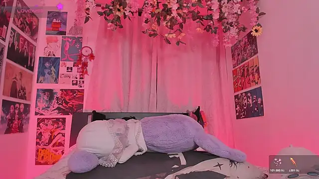 MissCurvyTop's Live XXX Chat
