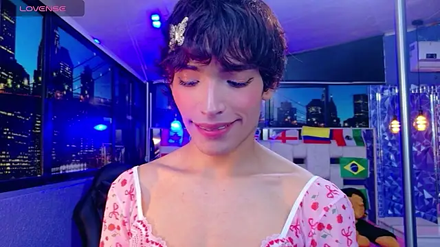 AlecciaNovaのライブXXXチャット