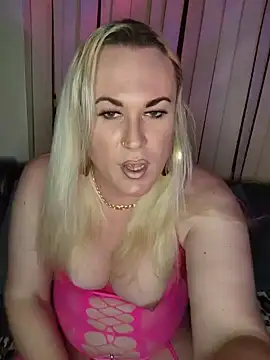Connie_Pepper élő XXX-chatje
