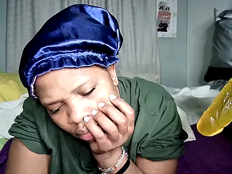 kim24242 Live XXX Chat