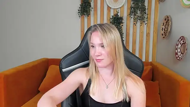 ElaraVoltage Live XXX Chat