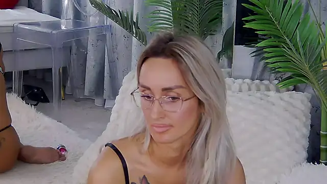 IsabelleEthan's Live XXX Chat