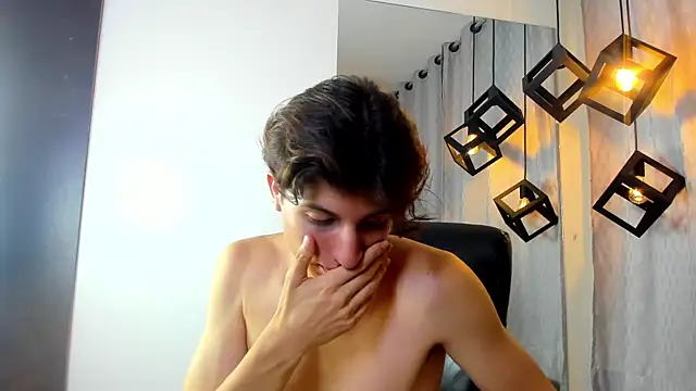 XXX chat uživo modela Marcoviolet