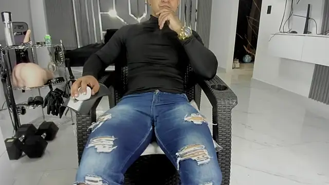master_leather Adlı Modelin Canlı XXX Sohbeti