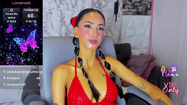 Queen_Cuarxxo Chat XXX in diretta