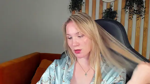 Chat +18 de ElaraVoltage ao vivo