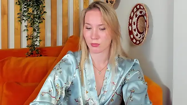 ElaraVoltage Chat XXX in diretta