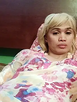 QueenSoreal Adlı Modelin Canlı XXX Sohbeti