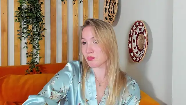 ElaraVoltage Adlı Modelin Canlı XXX Sohbeti