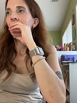 Chatroom XXX en direct de Raevyn