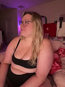 PiggyRose Adlı Modelin Canlı XXX Sohbeti