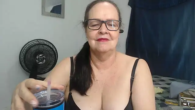latinalili9's Live XXX Chat