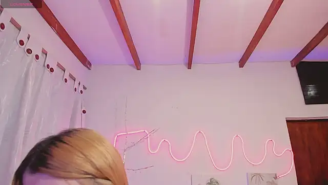 แชท XXX สดของ MillySandlerr