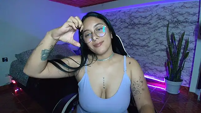 Chat +18 de Camila_IRoose ao vivo