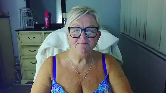 BridgetBlueEyesn Live XXX chat