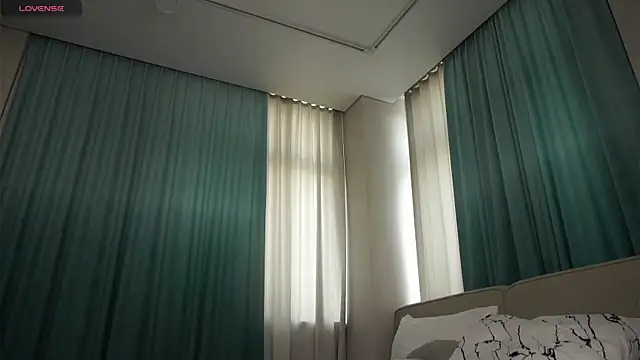 QueenieGitt Chat XXX live
