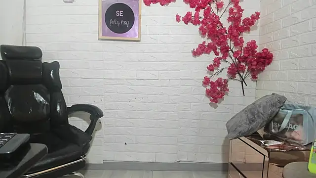 Raven_Lilith élő XXX-chatje