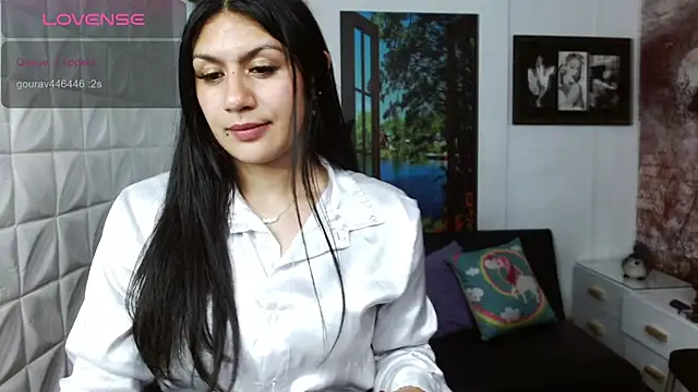 gigi_gilt_ Adlı Modelin Canlı XXX Sohbeti