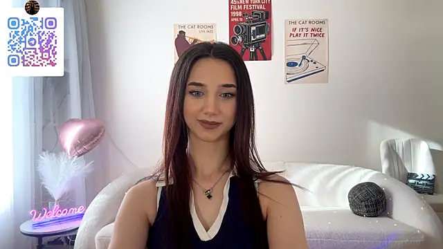 LinaMour Adlı Modelin Canlı XXX Sohbeti