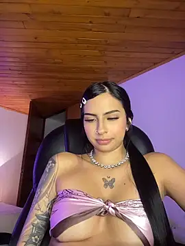 Hilary_pinkk's Live XXX Chat