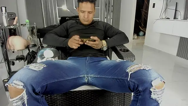 แชท XXX สดของ master_leather