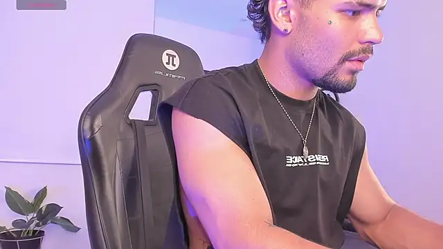 justin_lenox élő XXX-chatje