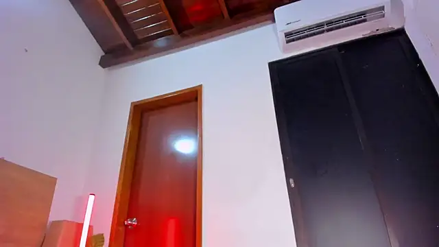 LaraRous XXX чат на живо