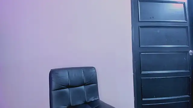 XXX chat uživo modela kimCosseyy
