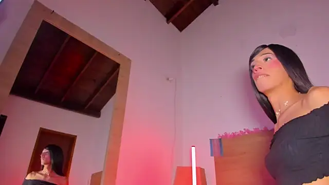 LaraRous Live XXX-Chat