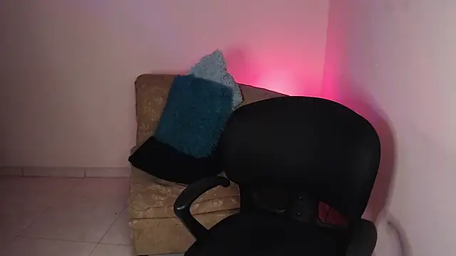 iam_emy élő XXX-chatje