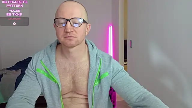 kevintyler69 Adlı Modelin Canlı XXX Sohbeti