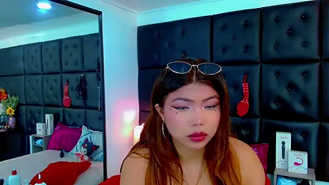 Cloelombard Chat XXX live