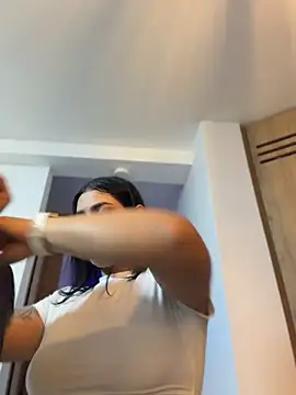 AlannaEvons' Live XXX Chat