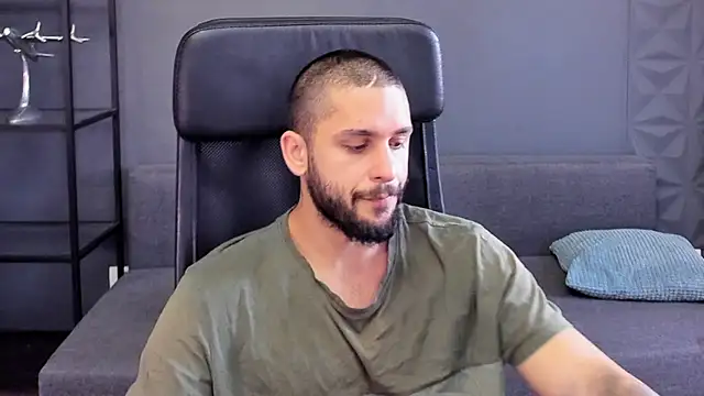 TroyWadee Show in webcam