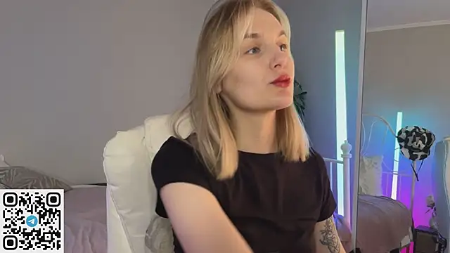 _Vikky_Moon_'s Live XXX Chat
