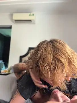 XXX chat uživo modela IceMur