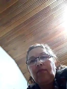 Chatroom XXX en direct de Cessi50
