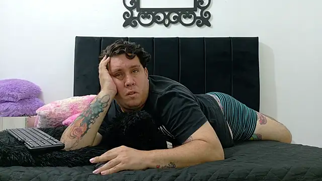 Chat XXX en directo de PinkQueen23