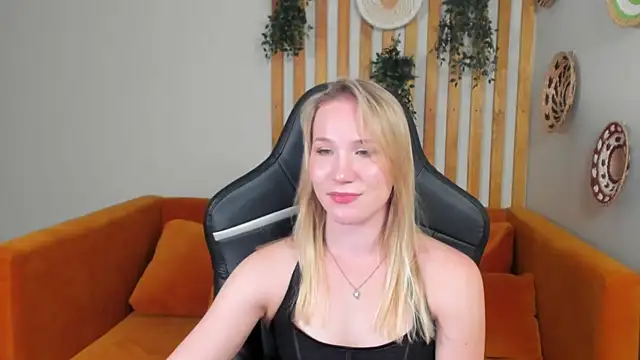 ElaraVoltage's Live XXX Chat
