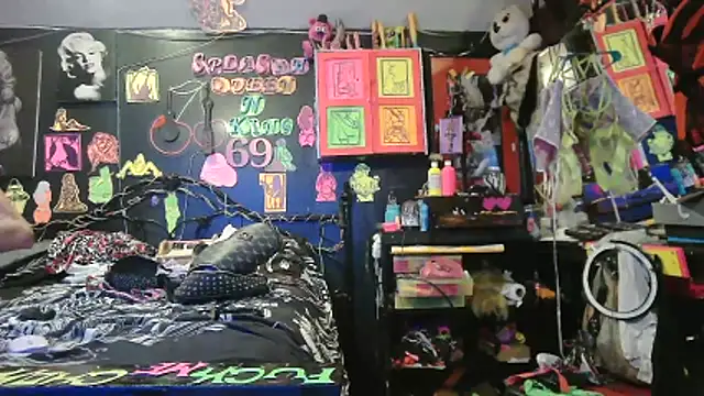Splash_Queen420 Adlı Modelin Canlı XXX Sohbeti