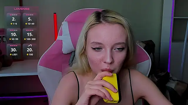 _CloudNine_'s Live XXX Chat