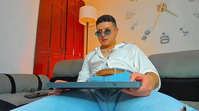 Chat XXX en directo de Leo_Hunt_