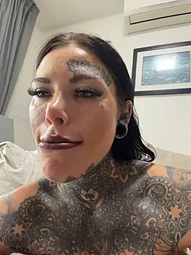 הופעת וובקאם של darkinkedbabe