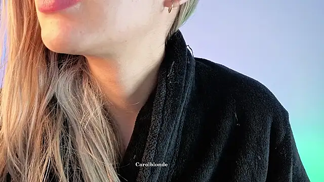 Carolblonde Adlı Modelin Canlı XXX Sohbeti