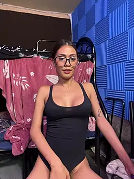 Bomb_Maddy Live XXX-chat