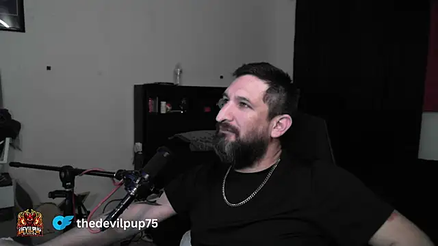 DevilPup75_ élő XXX-chatje