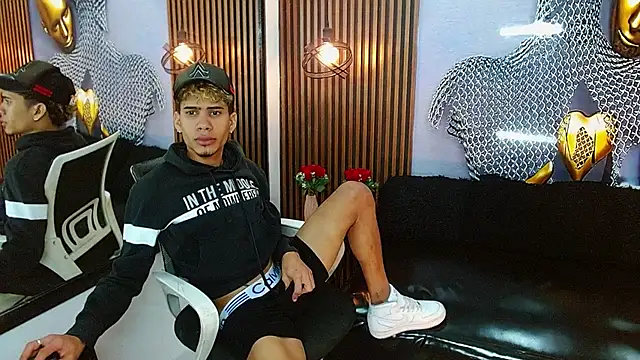แชท XXX สดของ Skinny_cute_Alyer