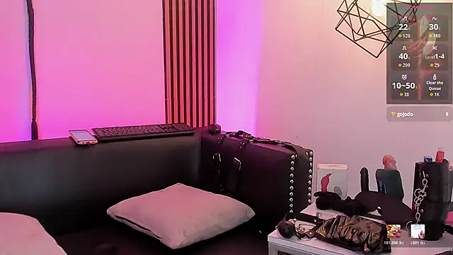 Maximoking26 Adlı Modelin Canlı XXX Sohbeti