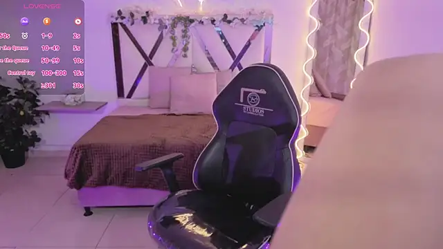 ZURY_TAY's Live XXX Chat