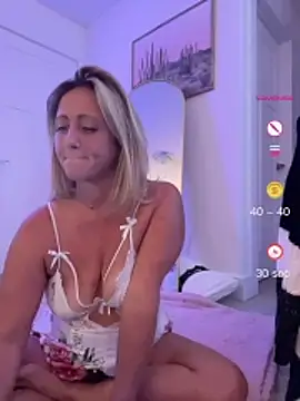 FoxyMillie Chat XXX in diretta